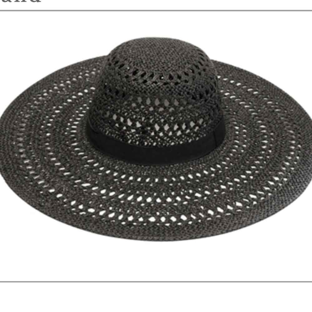 Elegant Black Wide-Brimmed Hat